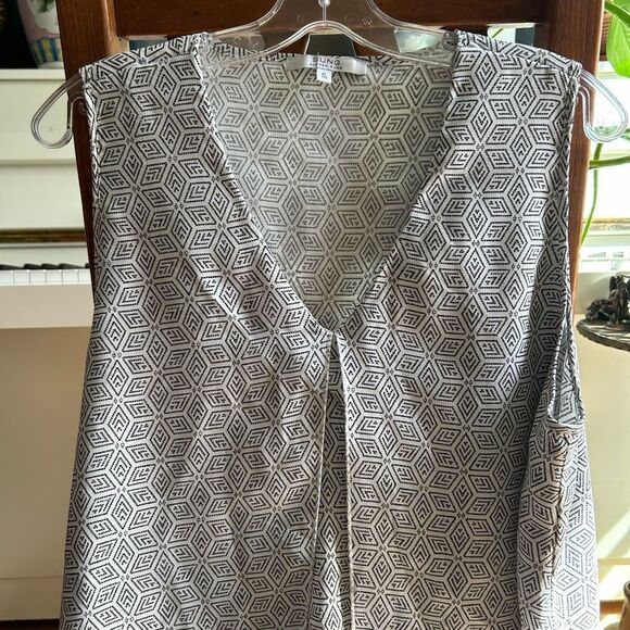 ALFRED SUNG Geometric Black and White Blouse - Picture 14 of 15